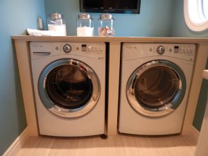 Freestanding washing machine and dryer