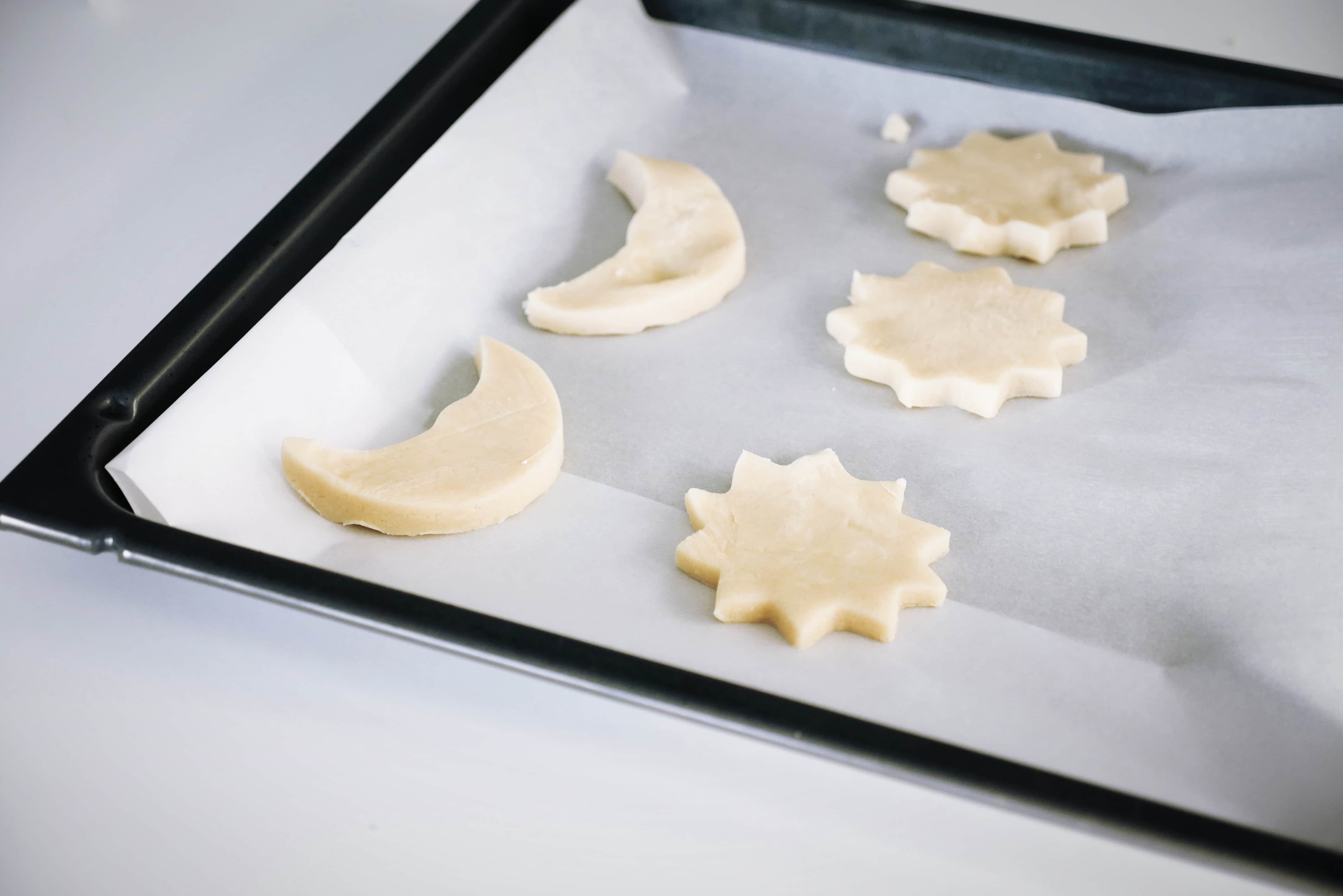 unbaked cookies on oven tray